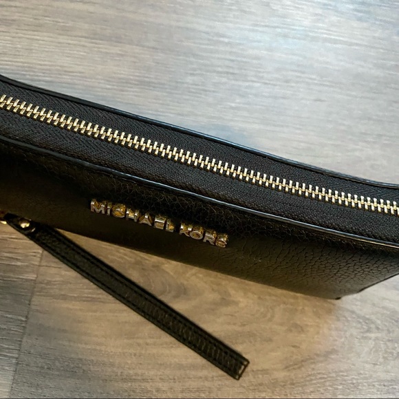 Michael Kors Jet Set Black Wallet - Picture 2 of 4